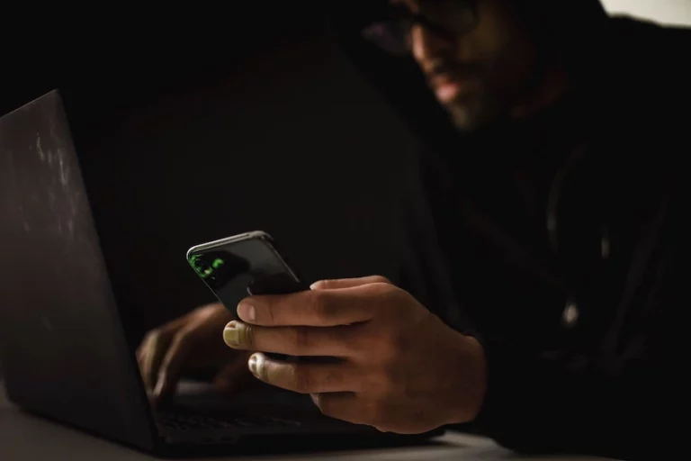 Few Methods To Check That Your Phone Is Hacked